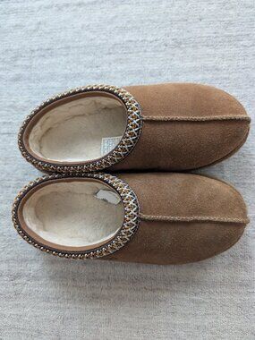 Ugg Tazz Size 4